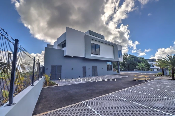 Immeuble emblématique au Vivea Business Park