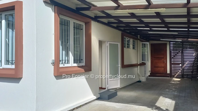  Modern Studio for rent in Quatre-Bornes – Practical & Elegant for one person only!
