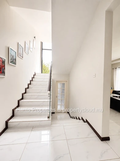 Belle Villa Individuelle Avec Piscine Privée À Vendre – Chemin 20 Pieds, Grand Baie