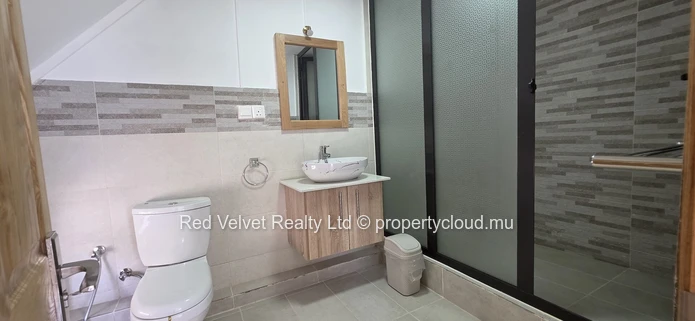 Penthouse de luxe 4 chambres avec vue sur l'océan et grande terrasse – Flic en Flac | Rs 80,000