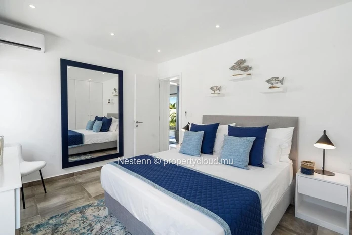 Modern single-storey villa in Mont Mascal with 3 bedrooms, private pool, and fully equipped kitchen in a secure resid...