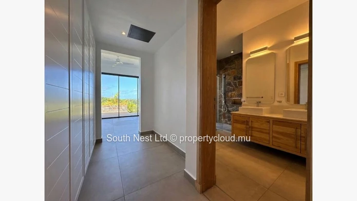 Luxury villa with access to a 5-star lifestyle in Valriche