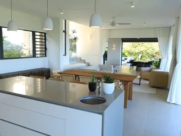 Contemporary villa with breathtaking lagoon views in Rivière Noire