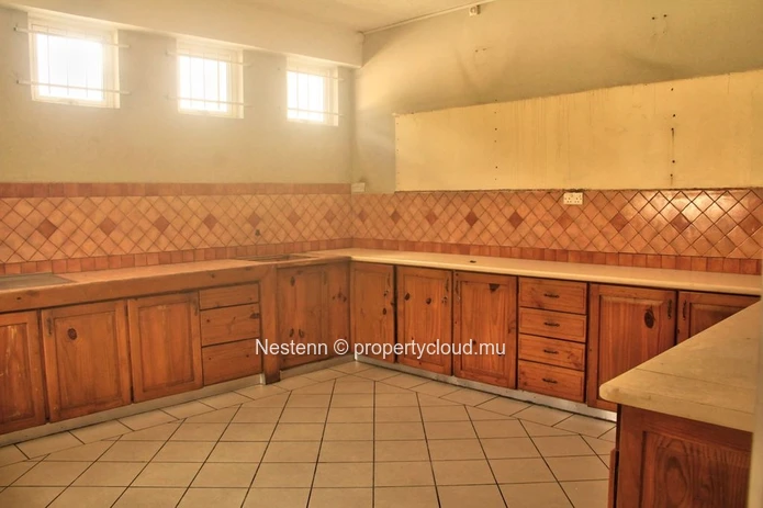 Commercial premises of 2700 m²
