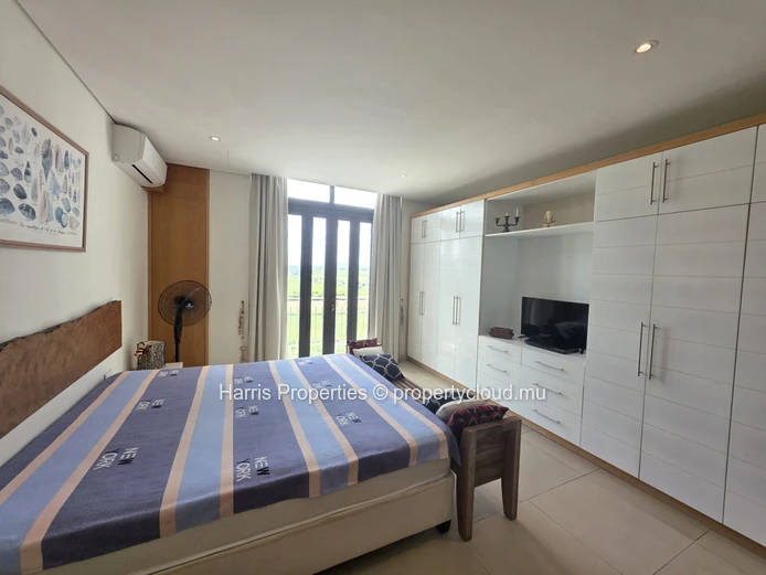 Magnificent duplex for sale in the prestigious La Croisette Shopping Mall