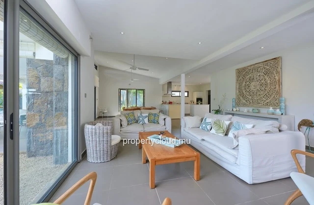 A vendre villa 3 chambres accessible aux etrangers emplacement idéal à La Salette, Grand Baie.