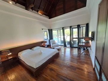 6 Bedroom Villa