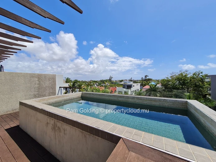 Spacious 3-Bedroom Penthouse with Private Pool – Steps from the Beach, Fully Furnished