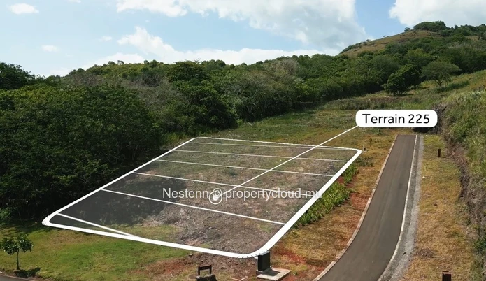 Mountain view land of 1575 m² in an exceptional estate 