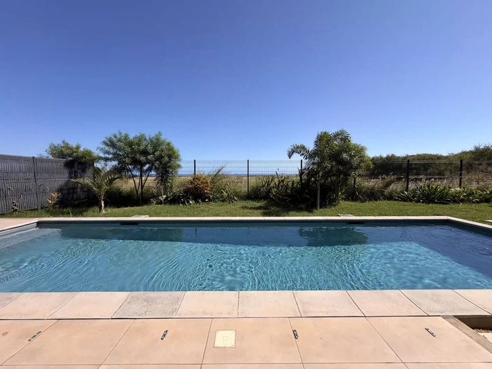 Appartement neuf 2 chambres avec grande terrasse et vue mer – À louer à Cascavelle