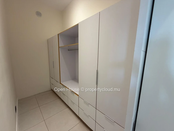 Furnished 320m² Villa for Rent in Charmoze