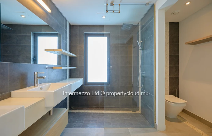 Appartement RES Mont Choisy — 3 chambres, seul à l'étage, plage à pied & accès privilégié