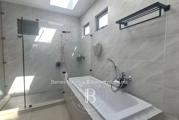 GRAND BAIE – Villa moderne et spacieuse avec piscine – 3 chambres