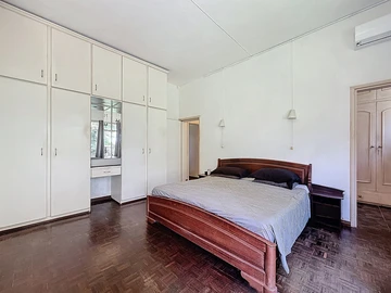 8 Bedroom House