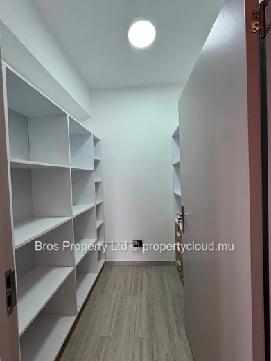 Rs | Modern & Furnished 2 Bedroom Apartment for Sale in Vandermesch, Rose Hill | 80 m2