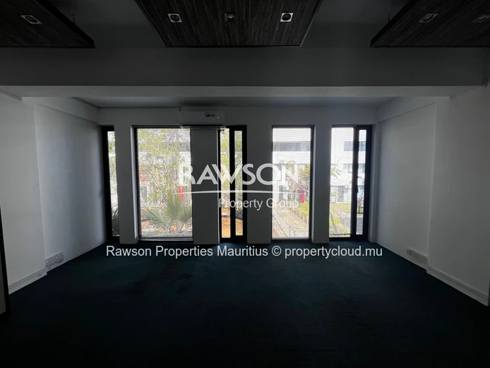 À VENDRE – Bureau dans un emplacement privilégié à Ebene
