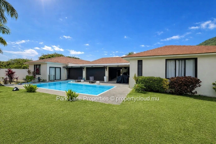 Modern Luxury Villa with Mountain Views and Private Pool in Tamarin