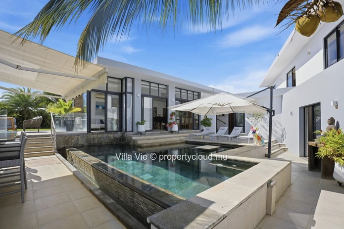 Calodyne - Elegant 4 en-suite bedroom home with swimming pool and garden