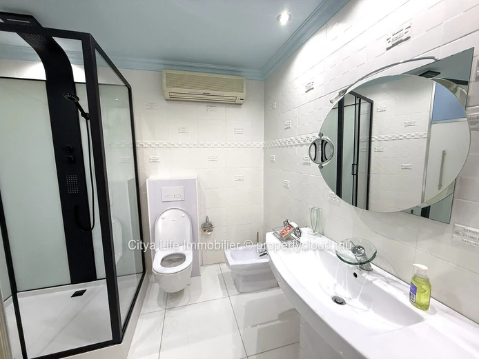 Ce spacieux et luxueux penthouse est désormais disponible à la vente !