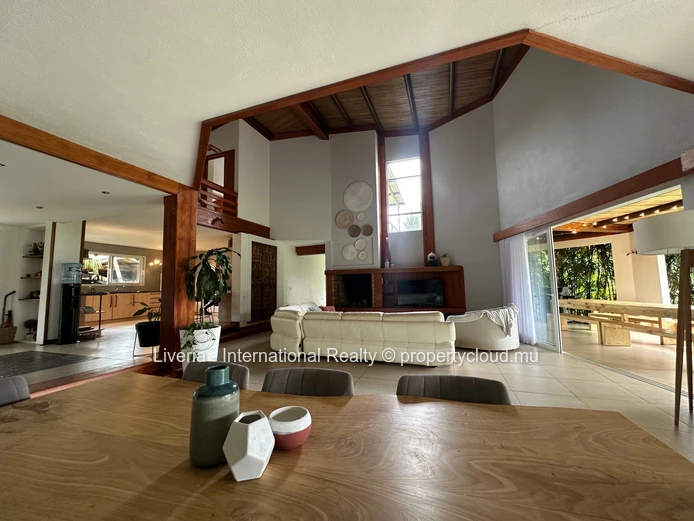 Propriété Privée de 5 Chambres sur 3 500 m² au Domaine de la Grave