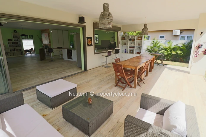 Modern 3-bed house in a beautiful spacious garden