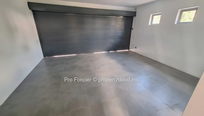 House for rent in Calodyne - Contemporary 390 m² New Villa idyllic Setting Between Pool and Living Space