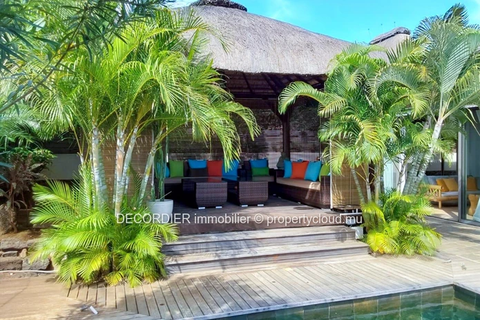 Modern villa in a peaceful environment