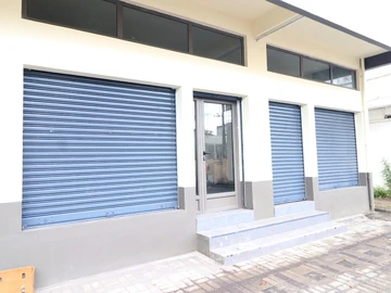 Newly constructed commercial space of 111m² located in close proximity to the coastal road of Pointe d'Esny and Londo...