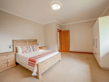 5 Bedroom Villa