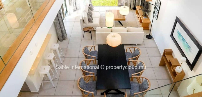 Townhouse RES à vendre à Balaclava, 298m² habitable, 375m² terrain, 4 chambres, piscine privée, parking, jardin, veranda