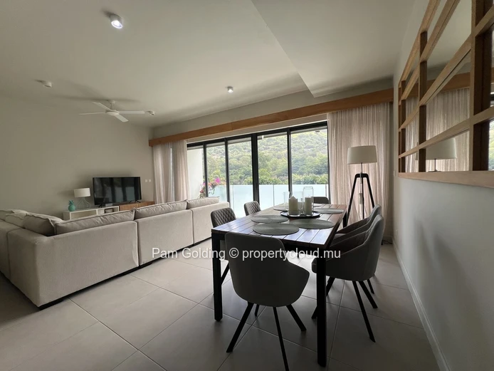 Appartement meublé de 3 chambres à La Balise Marina, Rivière Noire – Accès direct à l’océan et vues sur les montagnes