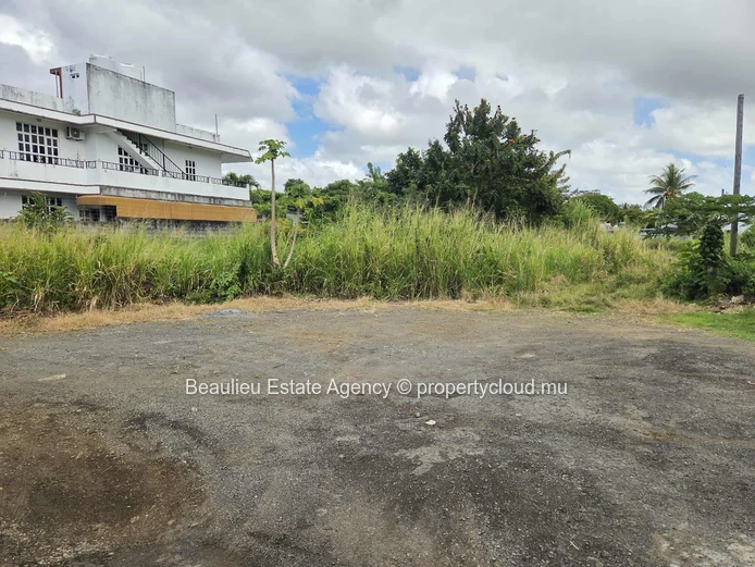 A Vendre –Terrain 44 perche Résidentiel à Centre de Flacq
