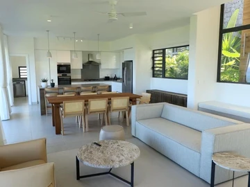 Contemporary villa with breathtaking lagoon views in Rivière Noire