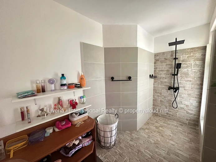 Propriété Privée de 5 Chambres sur 3 500 m² au Domaine de la Grave