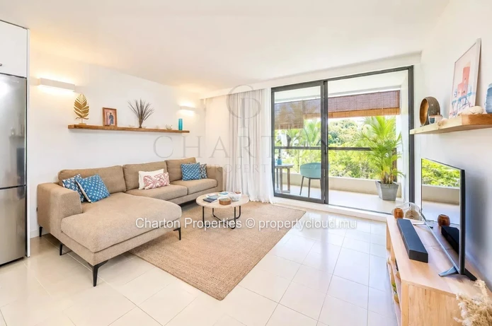 Elegant one-bedroom apartment with an en suite bathroom, just a short walk from the Mont Choisy coastline