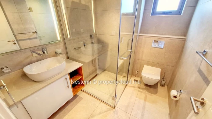 Superbe penthouse flambant neuf de 3 chambres