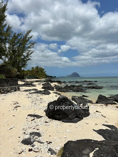 For rent: top-floor apartment with panoramic sea views in Tamarin, Mauritius