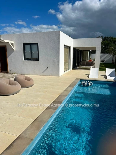 Modern Villa of 3 Bedrooms and pool