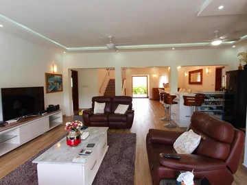 5 Bedroom Villa