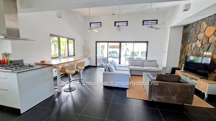 Maison meublée de 300m² avec piscine privée à louer à Grand Baie