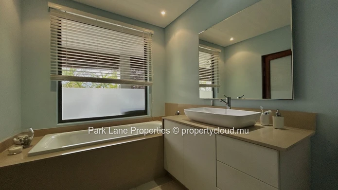 Cozy 3-Bedroom Apartment with Terrace, Plunge Pool, and Beach Access in Pereybere