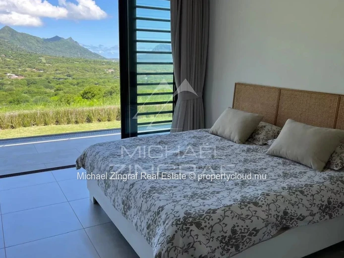 Élégante Villa de 3 Chambres avec Vue sur les Montagnes – Rivière Noire