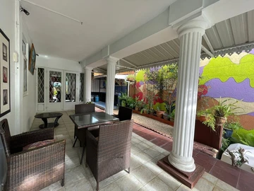 6 Bedroom Villa