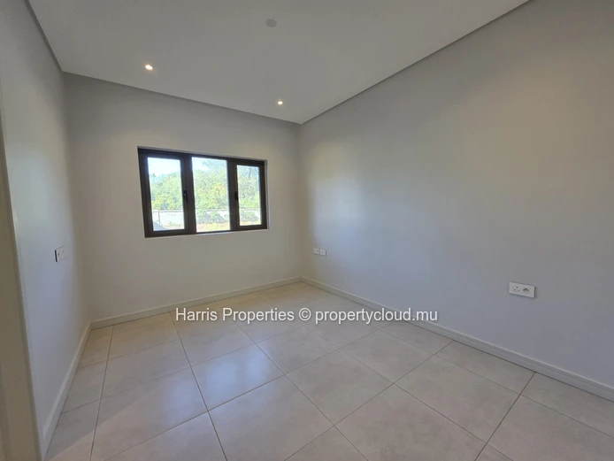High standard G+2 apartment project with sea view located in Pointe aux Canonniers
