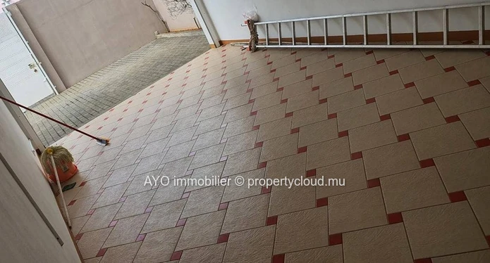 Maison non meublée de 4 chambres dans un paisible morcellement à Mon Choisy-proche plage