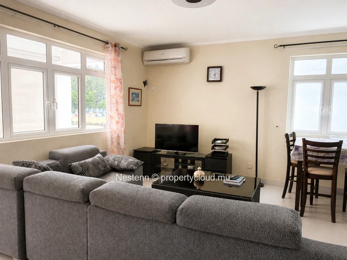 Charmant appartement de 2 chambres avec piscine et parking sécurisé