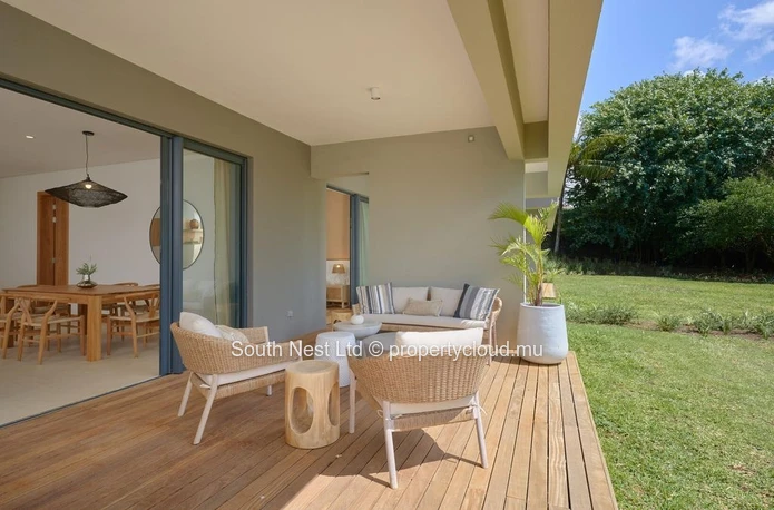 Elegant Garden Apartment in a Prestigious Residence – Belle Vue Harel