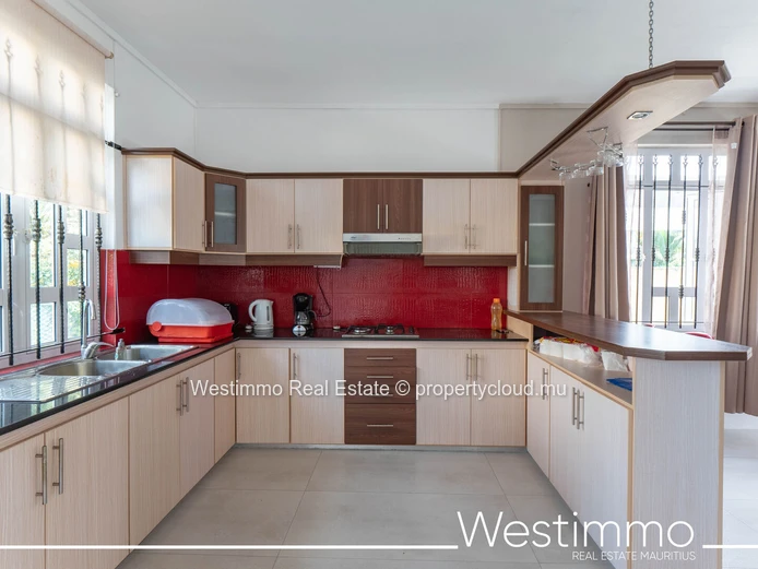 3-bedroom house for rent in La Preneuse, close to everything
