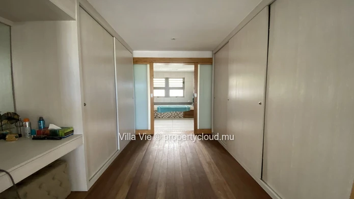 Poste Lafayette - Beachfront modern 3-bedroom ensuite duplex with swimming pool