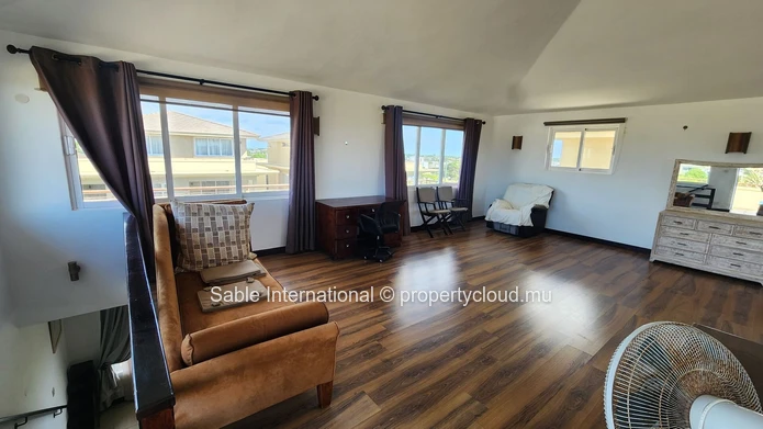 3 bedroom Penthouse with rooftop and great views.